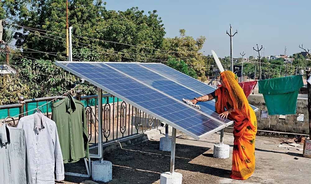 योगी सरकार के योजनाबद्ध प्रयास से प्रधानमंत्री सूर्य घर योजना से रोशन हो रहे यूपी के 8.25 लाख घर योगी सरकार के योजनाबद्ध प्रयास से प्रधानमंत्री सूर्य घर योजना से रोशन हो रहे यूपी के 8.25 लाख घर