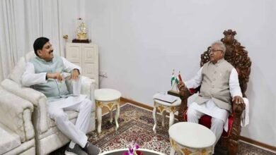 मुख्यमंत्री डॉ. यादव ने राज्यपाल पटेल से की सौजन्य भेंट मुख्यमंत्री डॉ. यादव ने राज्यपाल पटेल से की सौजन्य भेंट