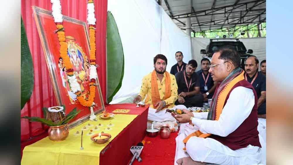 सृजन, कौशल और श्रम के सम्मान का संदेश देती है भगवान विश्वकर्मा की आराधना : मुख्यमंत्री विष्णु देव साय सृजन, कौशल और श्रम के सम्मान का संदेश देती है भगवान विश्वकर्मा की आराधना : मुख्यमंत्री विष्णु देव साय