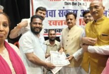 रक्तदान महादान, पीड़ित मानवता की सेवा का महत्वपूर्ण माध्यम: उप मुख्यमंत्री शुक्ल