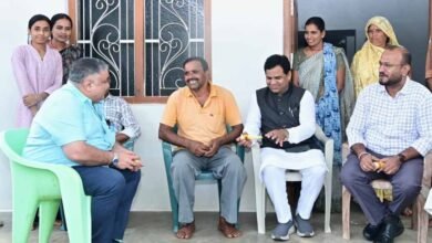 सेवा संकल्प अभियान के तहत ग्रामीणों के बीच पहुंचे पर्यटन एवं संस्कृति मंत्री राजेश अग्रवाल सेवा संकल्प अभियान के तहत ग्रामीणों के बीच पहुंचे पर्यटन एवं संस्कृति मंत्री राजेश अग्रवाल