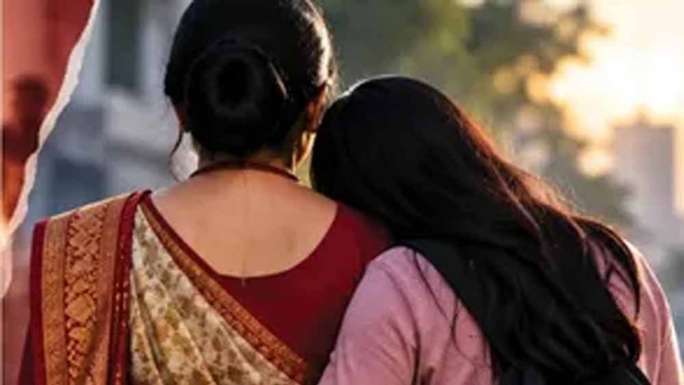 तीन बच्चों की मां को युवती से हुआ प्यार, दोनों घर से भागीं; कानपुर में मचा हड़कंप तीन बच्चों की मां को युवती से हुआ प्यार, दोनों घर से भागीं; कानपुर में मचा हड़कंप