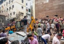दिल्ली के सत्य निकेतन में 5 मंजिला इमारत भरभराकर गिरी, 6 की मौत; CCTV में कैद हुआ हादसा