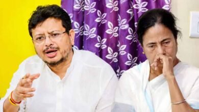 TMC विवाद में EC का बड़ा फैसला, ममता गुट को ‘फुटबॉल खिलाड़ी’ तो बागी गुट को ‘लिफाफा’ TMC विवाद में EC का बड़ा फैसला, ममता गुट को ‘फुटबॉल खिलाड़ी’ तो बागी गुट को ‘लिफाफा’