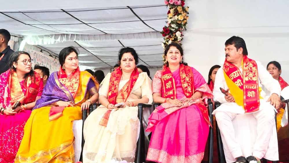 रायपुर के महादेव घाट पर भव्य महाआरती, CM विष्णुदेव साय समेत कई जनप्रतिनिधि हुए शामिल रायपुर के महादेव घाट पर भव्य महाआरती, CM विष्णुदेव साय समेत कई जनप्रतिनिधि हुए शामिल