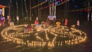 ‘आशीर्वाद का दीया’ से जगमगाया रायगढ़, सिंदूर पार्क में 40 हजार से अधिक दीप प्रज्वलित ‘आशीर्वाद का दीया’ से जगमगाया रायगढ़, सिंदूर पार्क में 40 हजार से अधिक दीप प्रज्वलित