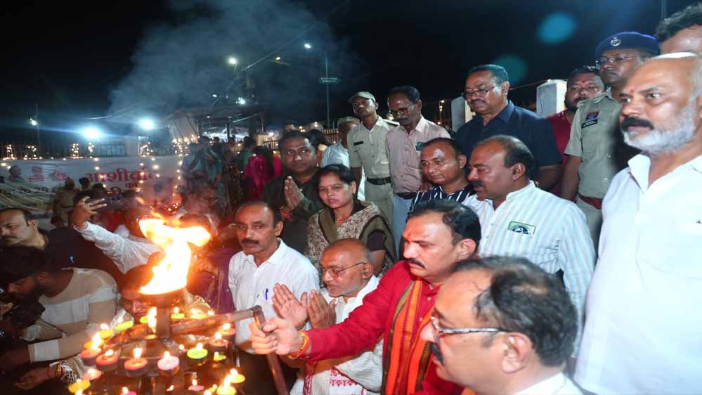 पीएम मोदी के 25 वर्षों के सेवाकाल पर मनेन्द्रगढ़ में हुआ ‘सेवा संकल्प अभियान’ का भव्य शुभारंभ पीएम मोदी के 25 वर्षों के सेवाकाल पर मनेन्द्रगढ़ में हुआ ‘सेवा संकल्प अभियान’ का भव्य शुभारंभ