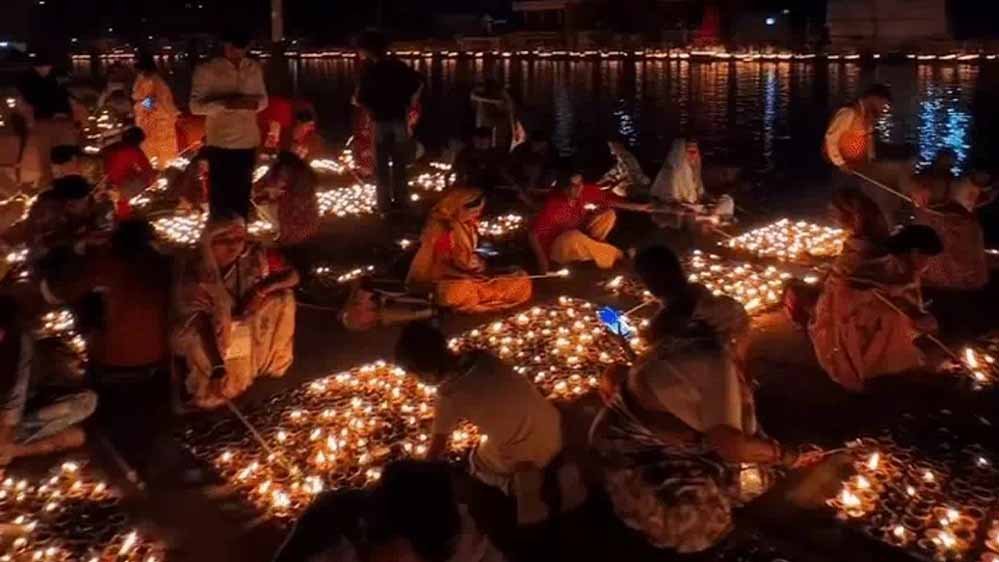 उज्जैन ने रचा इतिहास! 33.27 लाख दीपों से बना वर्ल्ड रिकॉर्ड, अयोध्या का रिकॉर्ड टूटा उज्जैन ने रचा इतिहास! 33.27 लाख दीपों से बना वर्ल्ड रिकॉर्ड, अयोध्या का रिकॉर्ड टूटा