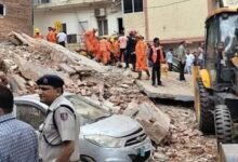 सत्य निकेतन बिल्डिंग हादसे पर बड़ा एक्शन, MCD के 5 अधिकारी सस्पेंड; मालिक की तलाश में 10 टीमें