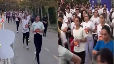 ईरान में हिजाब कानून को चुनौती? बिना स्कार्फ दौड़ में शामिल हुईं महिलाएं, वीडियो वायरल ईरान में हिजाब कानून को चुनौती? बिना स्कार्फ दौड़ में शामिल हुईं महिलाएं, वीडियो वायरल