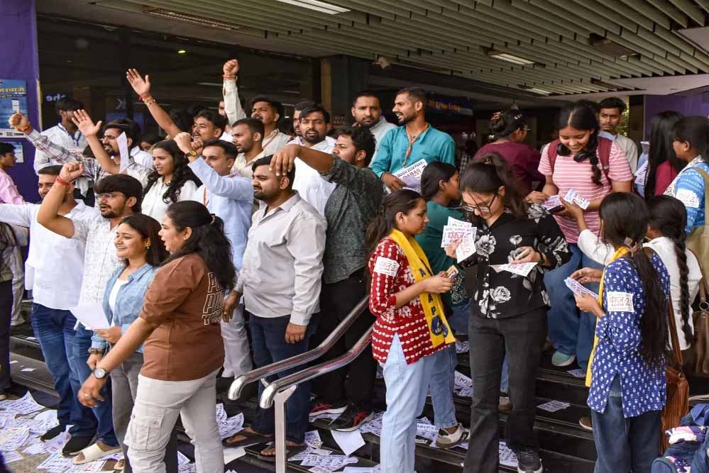 DUSU Election Result: ABVP की 3 पदों पर जीत, उपाध्यक्ष पद निर्दलीय दीपांशु शौकीन के नाम DUSU Election Result: ABVP की 3 पदों पर जीत, उपाध्यक्ष पद निर्दलीय दीपांशु शौकीन के नाम