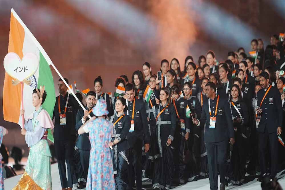 एशियन गेम्स का रंगारंग आगाज, मनु भाकर-पवन सहरावत ने लहराया तिरंगा एशियन गेम्स का रंगारंग आगाज, मनु भाकर-पवन सहरावत ने लहराया तिरंगा