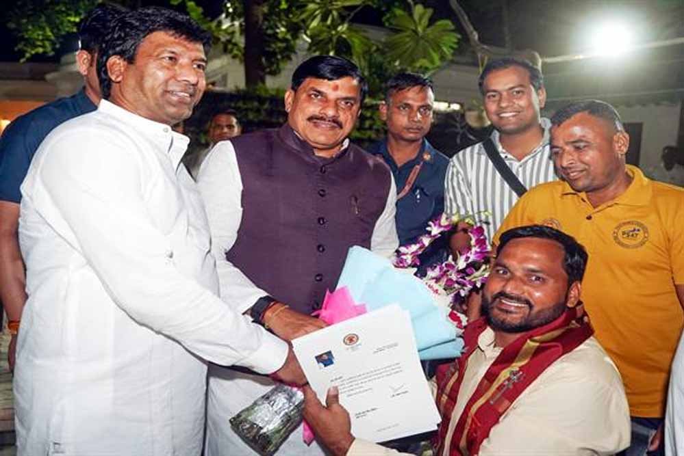 CM डॉ. यादव से पद्म सम्मानित लोहिया की मुलाकात, तीसरी बार इंग्लिश चैनल पार करने निकलेंगे CM डॉ. यादव से पद्म सम्मानित लोहिया की मुलाकात, तीसरी बार इंग्लिश चैनल पार करने निकलेंगे