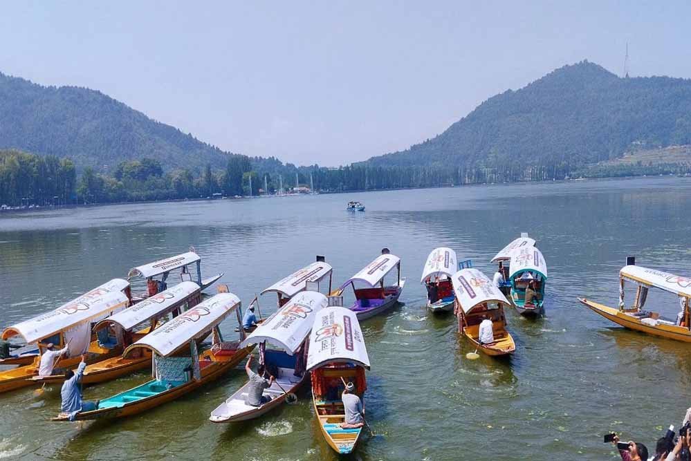आर्टिकल 370 हटने के बाद कश्मीर में बदली तस्वीर, लोकल आतंकियों के आंकड़ों में गिरावट आर्टिकल 370 हटने के बाद कश्मीर में बदली तस्वीर, लोकल आतंकियों के आंकड़ों में गिरावट