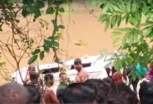 आगर-मालवा में दर्दनाक हादसा, नाले में गिरी कार; 3 बच्चों और 2 महिलाओं समेत 8 श्रद्धालुओं की मौत आगर-मालवा में दर्दनाक हादसा, नाले में गिरी कार; 3 बच्चों और 2 महिलाओं समेत 8 श्रद्धालुओं की मौत