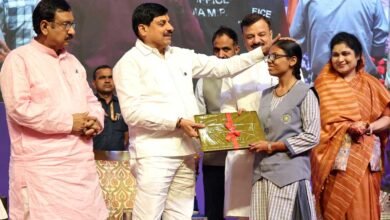 1.21 लाख विद्यार्थियों के खातों में राशि ट्रांसफर, CM ने कहा- सफलता को सिर पर न चढ़ने दें 1.21 लाख विद्यार्थियों के खातों में राशि ट्रांसफर, CM ने कहा- सफलता को सिर पर न चढ़ने दें
