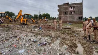 कौशांबी पटाखा फैक्ट्री ब्लास्ट में मौतों का आंकड़ा 15 पहुंचा, 9 पुलिसकर्मी सस्पेंड कौशांबी पटाखा फैक्ट्री ब्लास्ट में मौतों का आंकड़ा 15 पहुंचा, 9 पुलिसकर्मी सस्पेंड