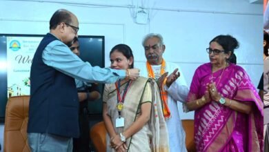 वर्तमान पर फोकस करें, निरंतर सीखते रहें और समाज के लिए योगदान दें-डेका वर्तमान पर फोकस करें, निरंतर सीखते रहें और समाज के लिए योगदान दें-डेका