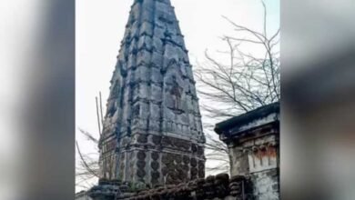 मदरसे के लिए मंदिर की जमीन पर कब्जे का आरोप, पाकिस्तान में 125 साल पुराना हिंदू मंदिर ढहाया मदरसे के लिए मंदिर की जमीन पर कब्जे का आरोप, पाकिस्तान में 125 साल पुराना हिंदू मंदिर ढहाया