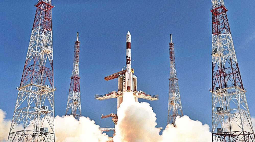 ISRO 4 सितंबर को लॉन्च करेगा EOS-05, 36 हजार किमी ऊपर से भारत के बड़े हिस्से पर रखेगा नजर ISRO 4 सितंबर को लॉन्च करेगा EOS-05, 36 हजार किमी ऊपर से भारत के बड़े हिस्से पर रखेगा नजर