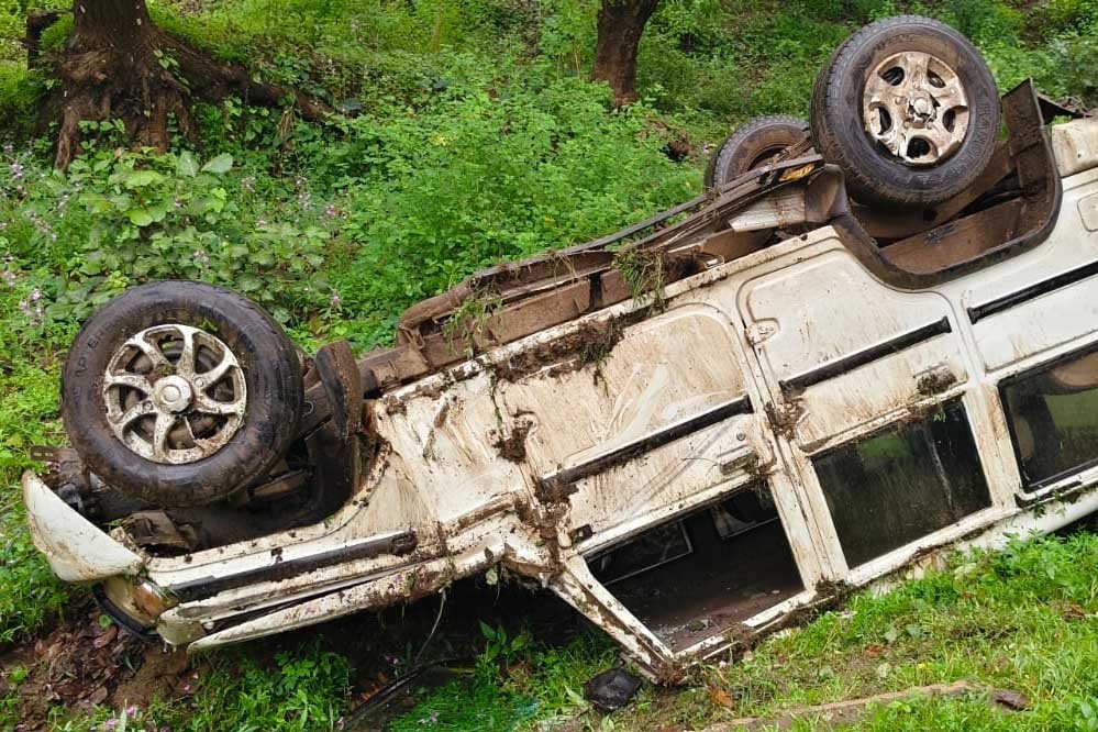 हर्रवाह-बिलासपुर मार्ग पर सरइया नाला के पास बोलेरो अनियंत्रित होकर पलटी हर्रवाह-बिलासपुर मार्ग पर सरइया नाला के पास बोलेरो अनियंत्रित होकर पलटी