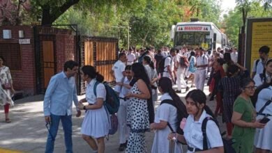 दिल्ली के कई स्कूलों को बम से उड़ाने की धमकी, मचा हड़कंप