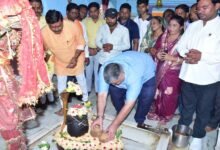 पर्यटन एवं संस्कृति मंत्री राजेश अग्रवाल ने कवर्धा में सिद्धेश्वर महादेव और संकट मोचन हनुमान मंदिर में की पूजा-अर्चना, प्रदेश की सुख-शांति, समृद्धि और जनकल्याण के लिए की प्रार्थना पर्यटन एवं संस्कृति मंत्री राजेश अग्रवाल ने कवर्धा में सिद्धेश्वर महादेव और संकट मोचन हनुमान मंदिर में की पूजा-अर्चना, प्रदेश की सुख-शांति, समृद्धि और जनकल्याण के लिए की प्रार्थना