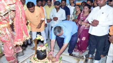पर्यटन एवं संस्कृति मंत्री राजेश अग्रवाल ने कवर्धा में सिद्धेश्वर महादेव और संकट मोचन हनुमान मंदिर में की पूजा-अर्चना, प्रदेश की सुख-शांति, समृद्धि और जनकल्याण के लिए की प्रार्थना