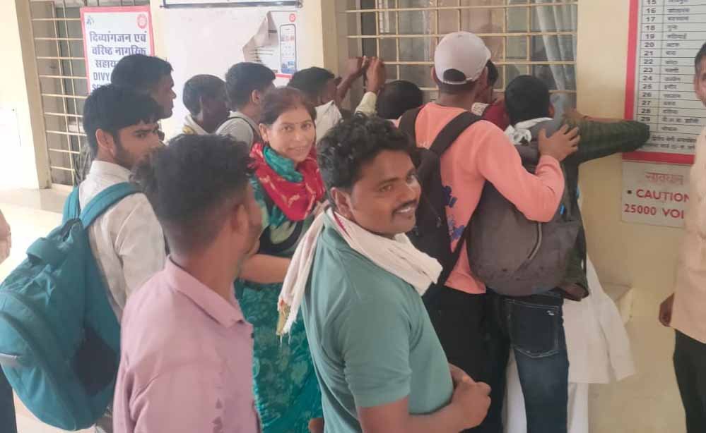 ग्वालियर-भिंड रेलखंड पर चलाया गया टिकट जांच अभियान ग्वालियर-भिंड रेलखंड पर चलाया गया टिकट जांच अभियान