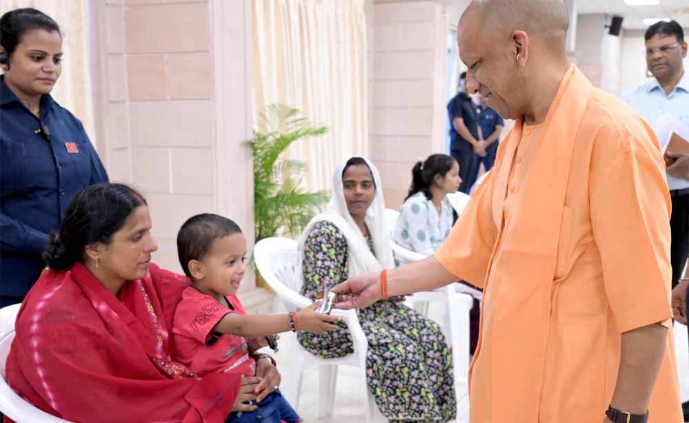 छोटी घटनाएं बड़ी न बनें, डीएम-एसपी रखें नजरः मुख्यमंत्री छोटी घटनाएं बड़ी न बनें, डीएम-एसपी रखें नजरः मुख्यमंत्री