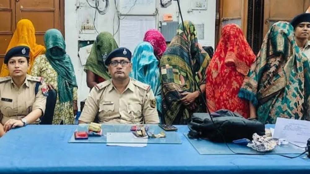 पटना जंक्शन पर महिला चोर गिरोह का पर्दाफाश, 8 गिरफ्तार; मोबाइल-गहने बरामद पटना जंक्शन पर महिला चोर गिरोह का पर्दाफाश, 8 गिरफ्तार; मोबाइल-गहने बरामद