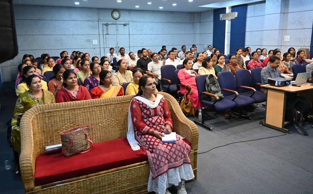 गणित के डर को आकर्षण में बदलने गतिविधि आधारित शिक्षण पर शिक्षकों को मिला व्यावहारिक प्रशिक्षण गणित के डर को आकर्षण में बदलने गतिविधि आधारित शिक्षण पर शिक्षकों को मिला व्यावहारिक प्रशिक्षण