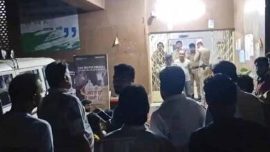 भोपाल में थाने के अंदर वकील से मारपीट पर एक्शन: टीआई समेत दो आरक्षक निलंबित, आधी रात जमकर हुआ था हंगामा भोपाल में थाने के अंदर वकील से मारपीट पर एक्शन: टीआई समेत दो आरक्षक निलंबित, आधी रात जमकर हुआ था हंगामा