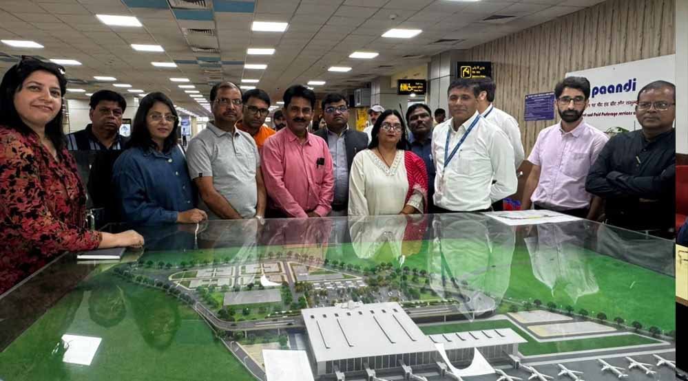 भोपाल से आए मीडिया दल ने जम्मू विमानतल के आधुनिकीकरण और विस्तार की जानकारी ली भोपाल से आए मीडिया दल ने जम्मू विमानतल के आधुनिकीकरण और विस्तार की जानकारी ली