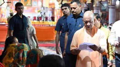 कब्जामुक्त कराएं जमीन, दबंगों को सिखाएं कानूनी सबक: मुख्यमंत्री कब्जामुक्त कराएं जमीन, दबंगों को सिखाएं कानूनी सबक: मुख्यमंत्री