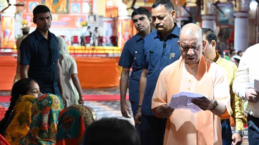 कब्जामुक्त कराएं जमीन, दबंगों को सिखाएं कानूनी सबक: मुख्यमंत्री