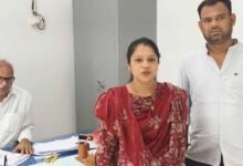 अपने नाम जमीन की रजिस्ट्री पर महिला किसान चंद्रकांता को 9,510 रुपये की राहत
