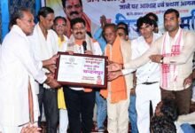 वर्षों पुरानी मांग हुई पूरी, राजपत्र लेकर गांव पहुंचे उप मुख्यमंत्री विजय शर्मा, चंदनपुर को मिली नई पहचान
