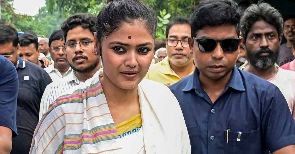 सायोनी घोष समेत 20 TMC बागी सांसदों को राहत, 8 अक्टूबर तक मोहलत सायोनी घोष समेत 20 TMC बागी सांसदों को राहत, 8 अक्टूबर तक मोहलत