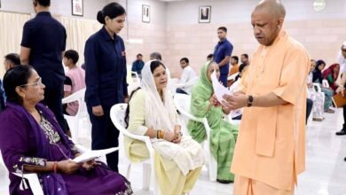 शांति, खुशहाली व सुदृढ़ कानून व्यवस्था नए यूपी की पहचान, इसमें बाधा डालने वालों को सिखाएं सबकः मुख्यमंत्री शांति, खुशहाली व सुदृढ़ कानून व्यवस्था नए यूपी की पहचान, इसमें बाधा डालने वालों को सिखाएं सबकः मुख्यमंत्री