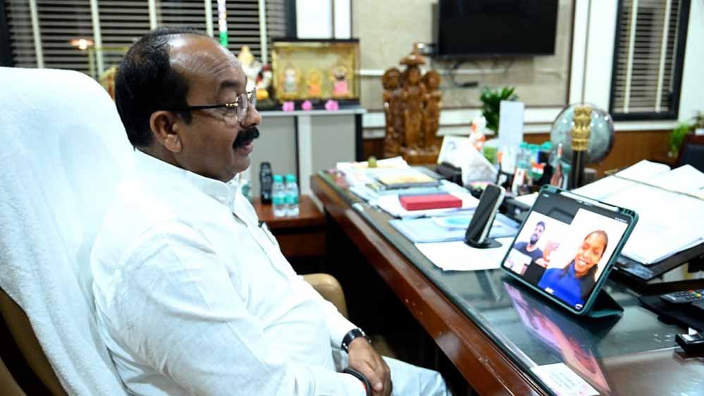 रायपुर : उप मुख्यमंत्री अरुण साव ने एशियन गेम्स की कबड्डी गोल्ड मेडलिस्ट संजू देवी से बात कर दी बधाई, कहा आपने छत्तीसगढ़ का बढ़ाया मान रायपुर : उप मुख्यमंत्री अरुण साव ने एशियन गेम्स की कबड्डी गोल्ड मेडलिस्ट संजू देवी से बात कर दी बधाई, कहा आपने छत्तीसगढ़ का बढ़ाया मान