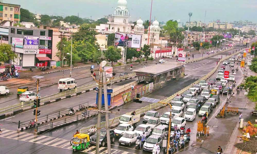 Indore Traffic Alert: रॉन्ग साइड वाहन चलाने वालों पर सख्ती, पहली बार 4 लोगों पर FIR दर्ज Indore Traffic Alert: रॉन्ग साइड वाहन चलाने वालों पर सख्ती, पहली बार 4 लोगों पर FIR दर्ज