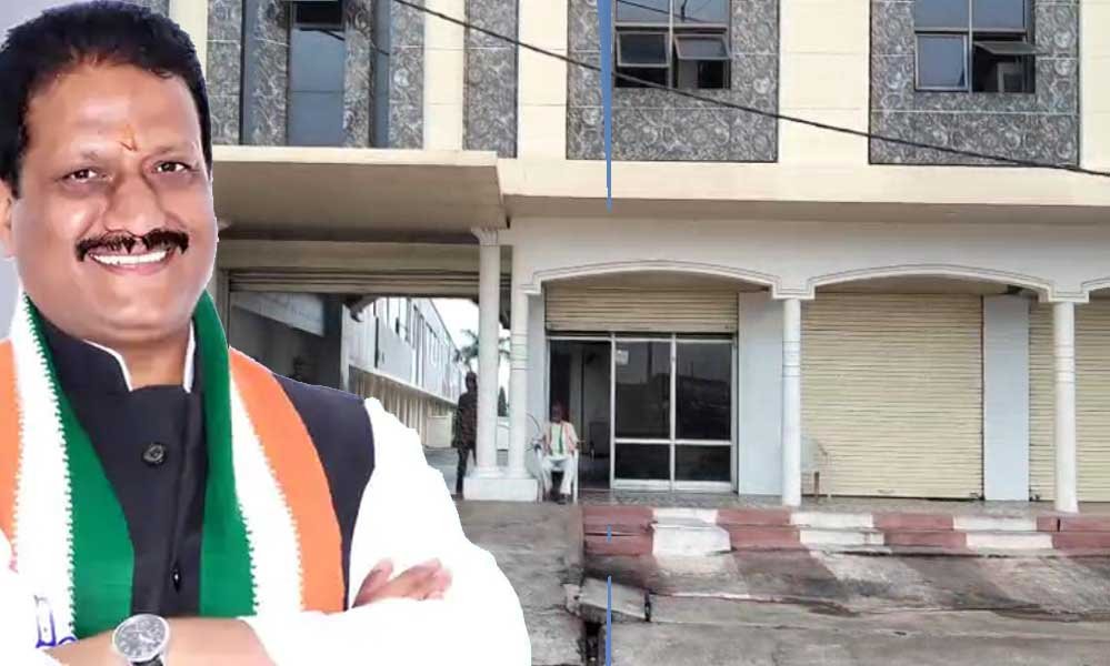 पूर्व कांग्रेस विधायक संजय शर्मा के ठिकानों पर ED की रेड, तेंदूखेड़ा-देवरी में खंगाले जा रहे रिकॉर्ड पूर्व कांग्रेस विधायक संजय शर्मा के ठिकानों पर ED की रेड, तेंदूखेड़ा-देवरी में खंगाले जा रहे रिकॉर्ड