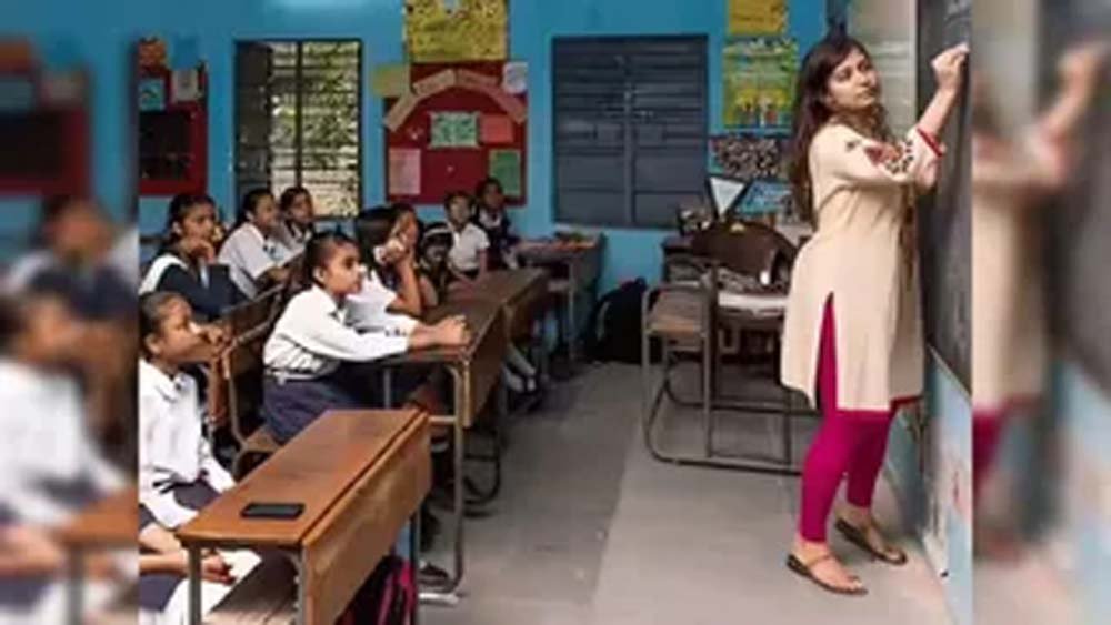 झारखंड में आवासीय स्कूलों के शिक्षकों का बढ़ेगा मानदेय, संविदाकर्मियों को 10% की वृद्धि झारखंड में आवासीय स्कूलों के शिक्षकों का बढ़ेगा मानदेय, संविदाकर्मियों को 10% की वृद्धि