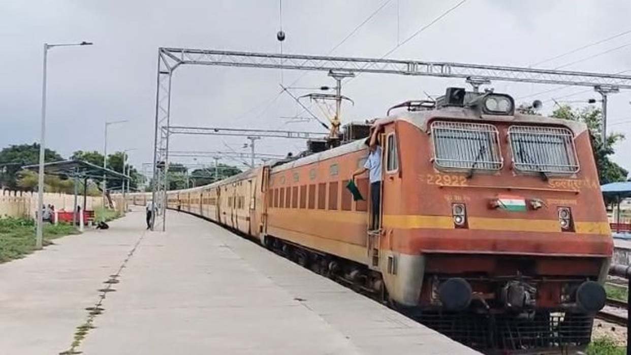 त्योहारों पर यात्रियों को राहत: अजमेर और रांची के बीच चलेगी साप्ताहिक स्पेशल ट्रेन त्योहारों पर यात्रियों को राहत: अजमेर और रांची के बीच चलेगी साप्ताहिक स्पेशल ट्रेन