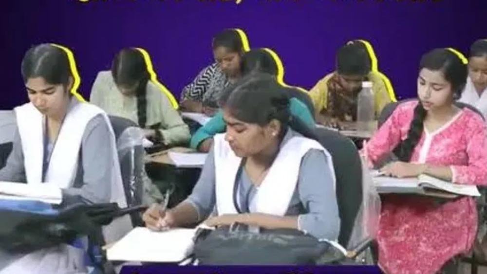 बिहार की ‘जीविका दीदियों’ ने बदली गांवों की तस्वीर, 118 लाइब्रेरी से 1 लाख युवाओं को मिल रही नई राह बिहार की ‘जीविका दीदियों’ ने बदली गांवों की तस्वीर, 118 लाइब्रेरी से 1 लाख युवाओं को मिल रही नई राह