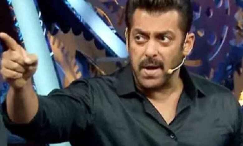 Bigg Boss 20 के प्रीमियर से पहले सलमान का दिखा गुस्सा, पैप्स की इस बात पर हुए इरिटेट Bigg Boss 20 के प्रीमियर से पहले सलमान का दिखा गुस्सा, पैप्स की इस बात पर हुए इरिटेट