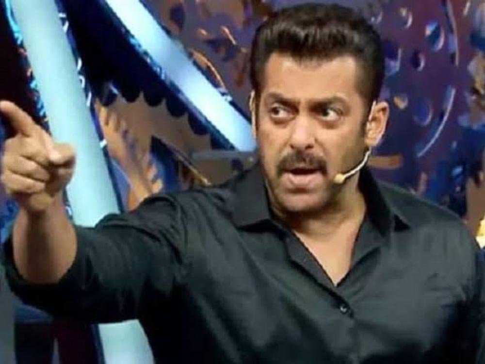 Bigg Boss 20 के प्रीमियर से पहले सलमान का दिखा गुस्सा, पैप्स की इस बात पर हुए इरिटेट Bigg Boss 20 के प्रीमियर से पहले सलमान का दिखा गुस्सा, पैप्स की इस बात पर हुए इरिटेट