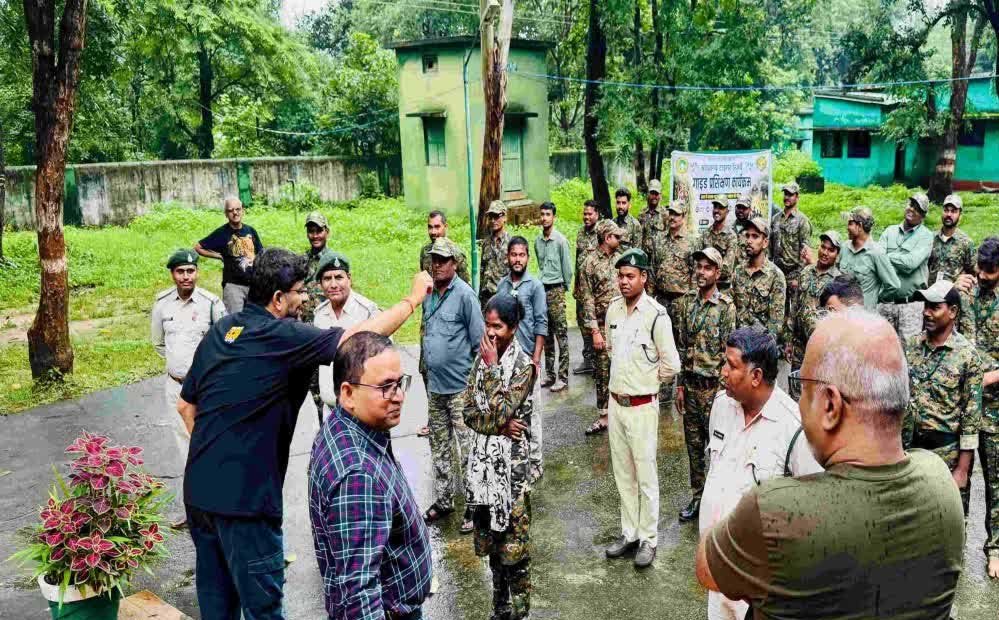 बांधवगढ़ में पर्यटकों को मिलेगा रोमांचक अनुभव, 29 गाइड्स को दी गई स्पेशल ट्रेनिंग बांधवगढ़ में पर्यटकों को मिलेगा रोमांचक अनुभव, 29 गाइड्स को दी गई स्पेशल ट्रेनिंग