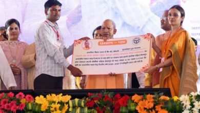 जन्माष्टमी से पहले मुख्यमंत्री योगी ने उपहारों के माखन से भरी ब्रजवासियों की ‘मटकी’